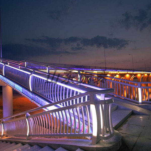 不銹鋼橋梁護欄應用